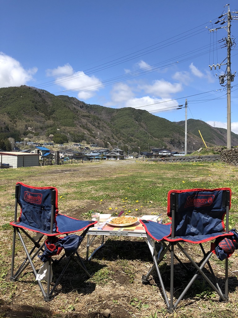 休日は庭で食べることも。